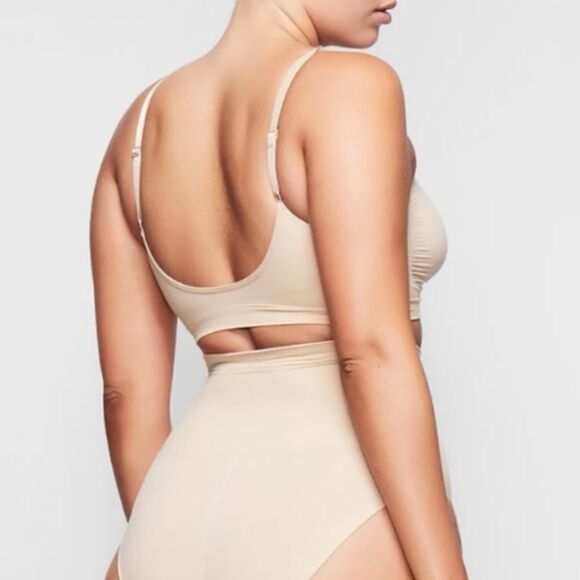 SKIMS Seamless Sculpt Bralette In Onyx Black Bra Sport Athletic Casual Bra - Picture 2 of 7